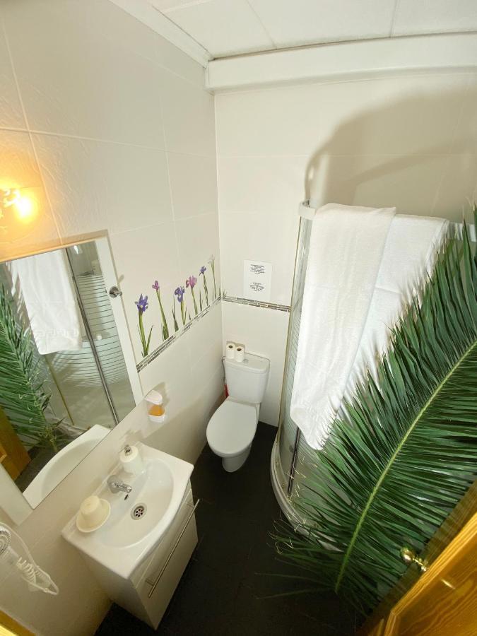 Standard Single Room Shower