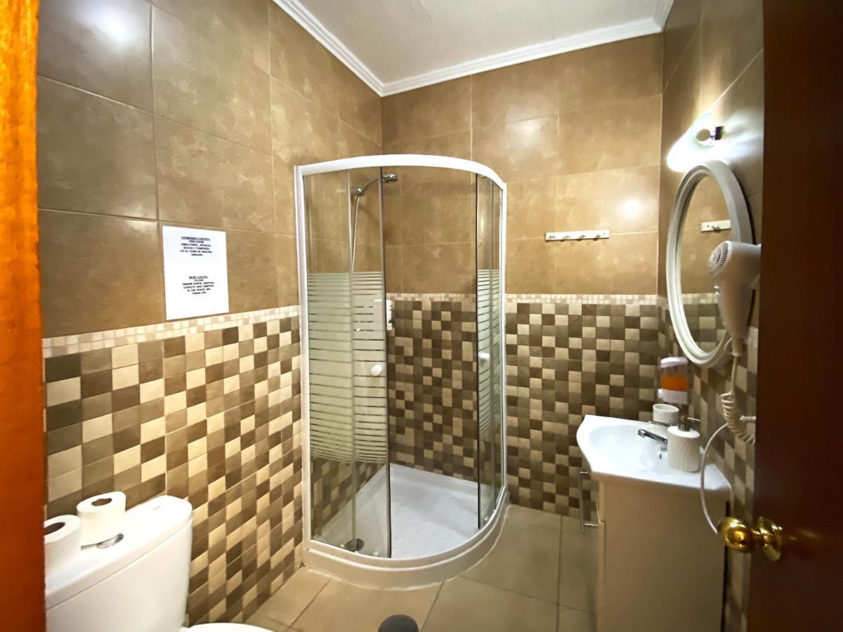 Standard Single Room Shower